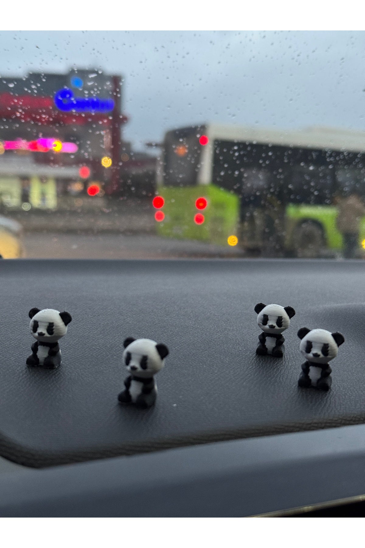 Tatlı Mini Pandalar Torpido Süsü 1 Adet - Sevimli Küçük Pandalar Klima Süsü Araba Süsü
