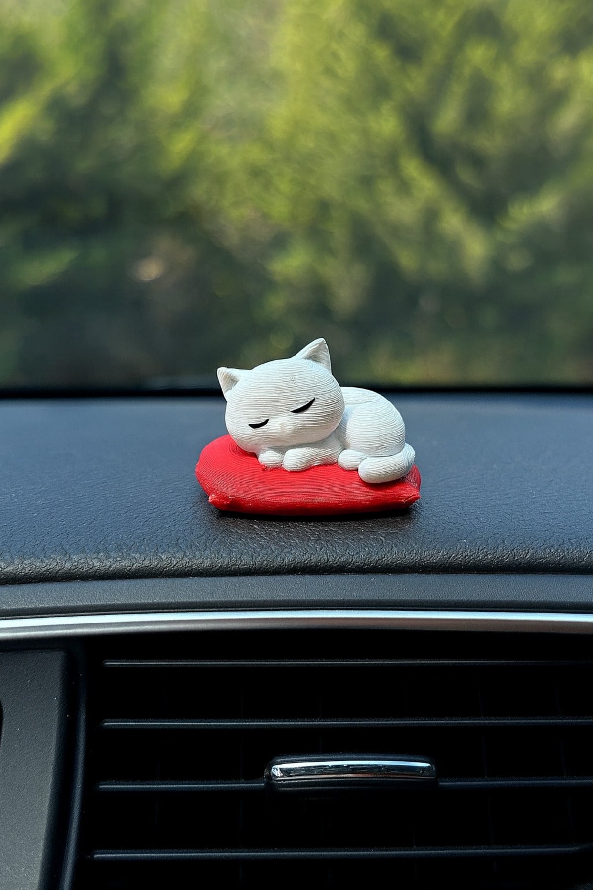 Yastık Üstünde Yatan Sevimli Mini Kedi Torpido Süsü - Yastıkta Üstünde Uyuyan Kedi Araba Süsü Dekor