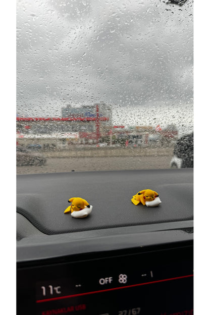Yastıkta Yatan Sevimli Pikachu Torpido Süsü - Uyuyan Pikachu Araba Süsü Torpido Aksesuar